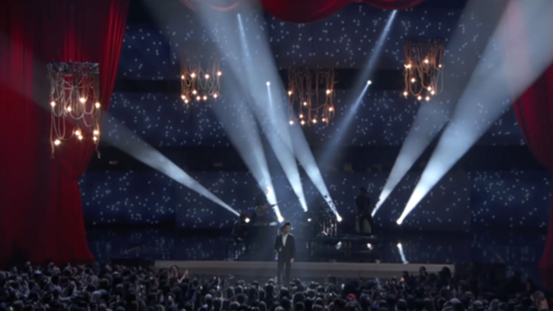 Brand New LED Filament Bulbs Light up The Weeknd on the Junos